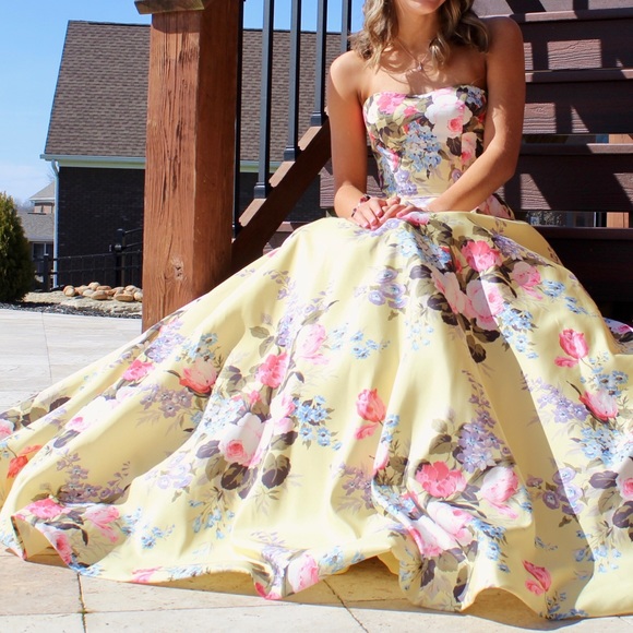 Formal Dress - Picture 3 of 5